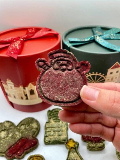 Christmas-themed Pet Rabbit Treats with Rose, Calendula, Forgot Me Not, Dandelion and Timothy Hay for Chinchillas, Hamsters, and Guinea Pigs