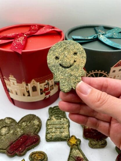 Christmas-themed Pet Rabbit Treats with Rose, Calendula, Forgot Me Not, Dandelion and Timothy Hay for Chinchillas, Hamsters, and Guinea Pigs