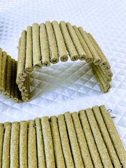 Bendable Timothy Hay Bridge for rabbits, hamsters, chinchilla, guinea pig & small rodents