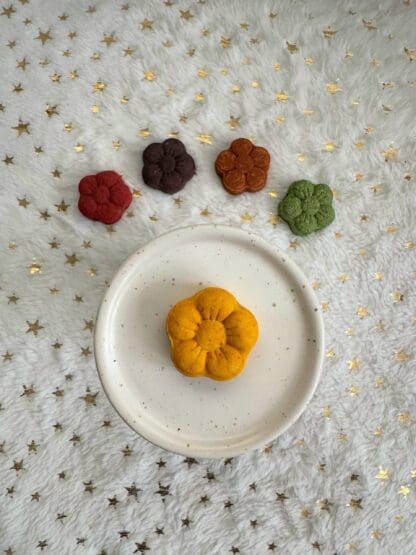 Timothy Hay Multi Color Flower Treats for Rabbit, Guinea Pig, Hamster, Chinchilla and Small Animal2