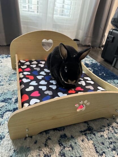 Elevated Rabbits Heart and Footprint Design Wooden Pet Bed with Detachable Portable Parts for Indoor and Outdoor Use